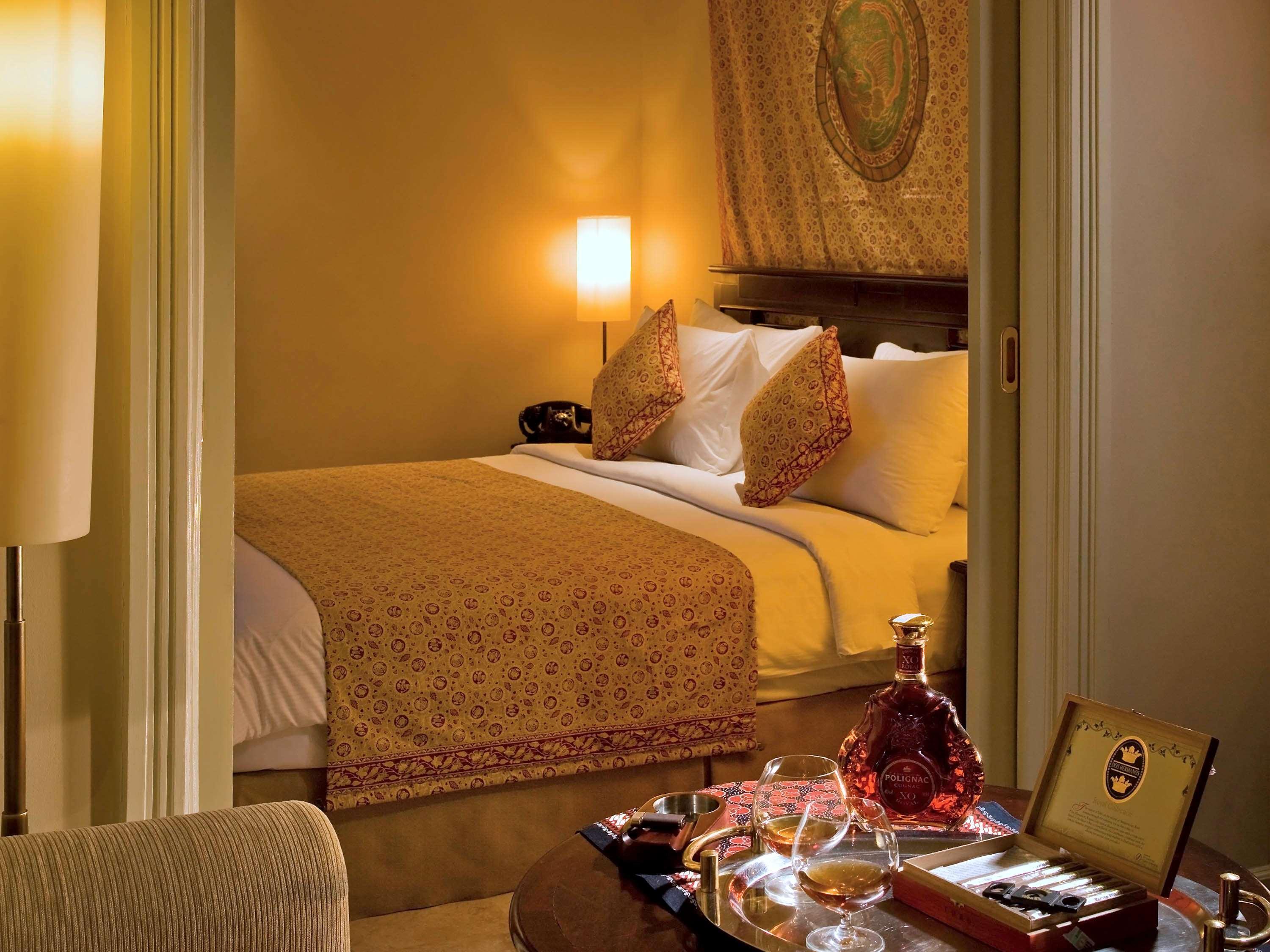 The Phoenix Hotel Yogyakarta - Handwritten Collection Extérieur photo A bedroom at the Taj Mahal Palace