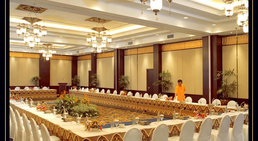 The Phoenix Hotel Yogyakarta - Handwritten Collection Extérieur photo The Royal Ballroom