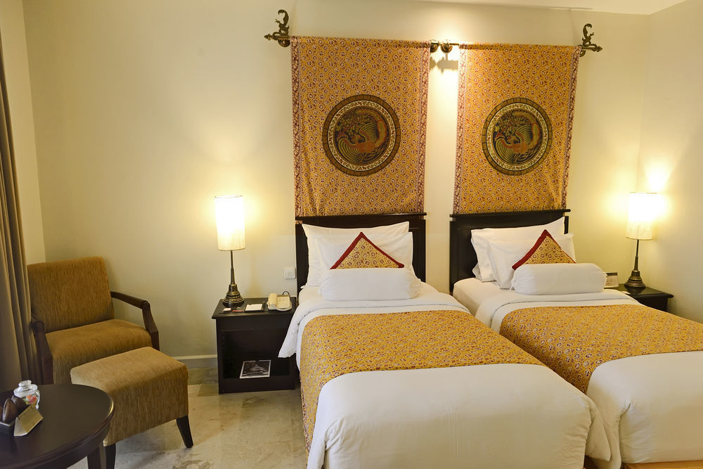 The Phoenix Hotel Yogyakarta - Handwritten Collection Extérieur photo A room at the hotel