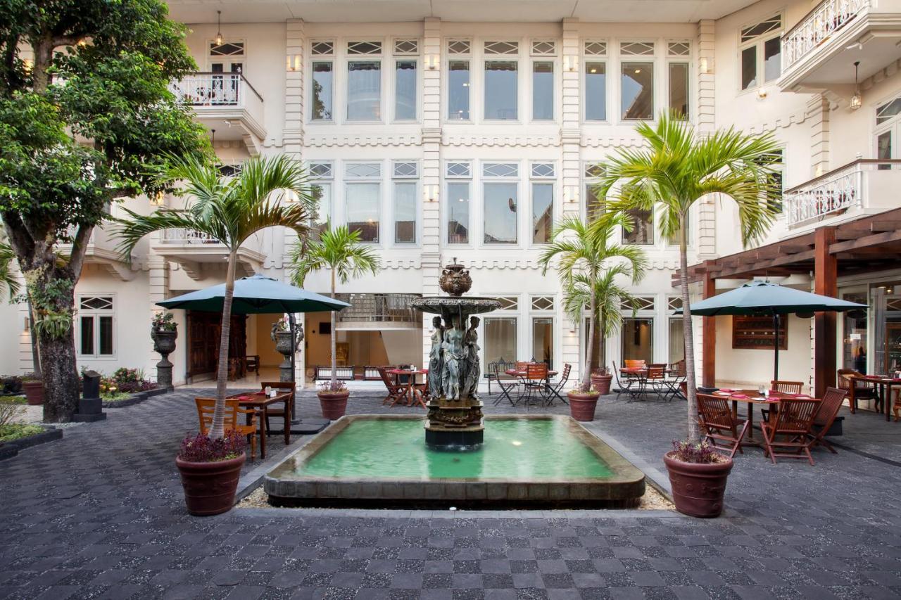 The Phoenix Hotel Yogyakarta - Handwritten Collection Extérieur photo The hotel's courtyard