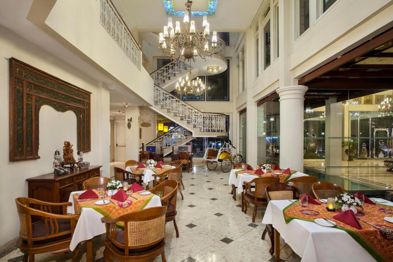 The Phoenix Hotel Yogyakarta - Handwritten Collection Extérieur photo The restaurant